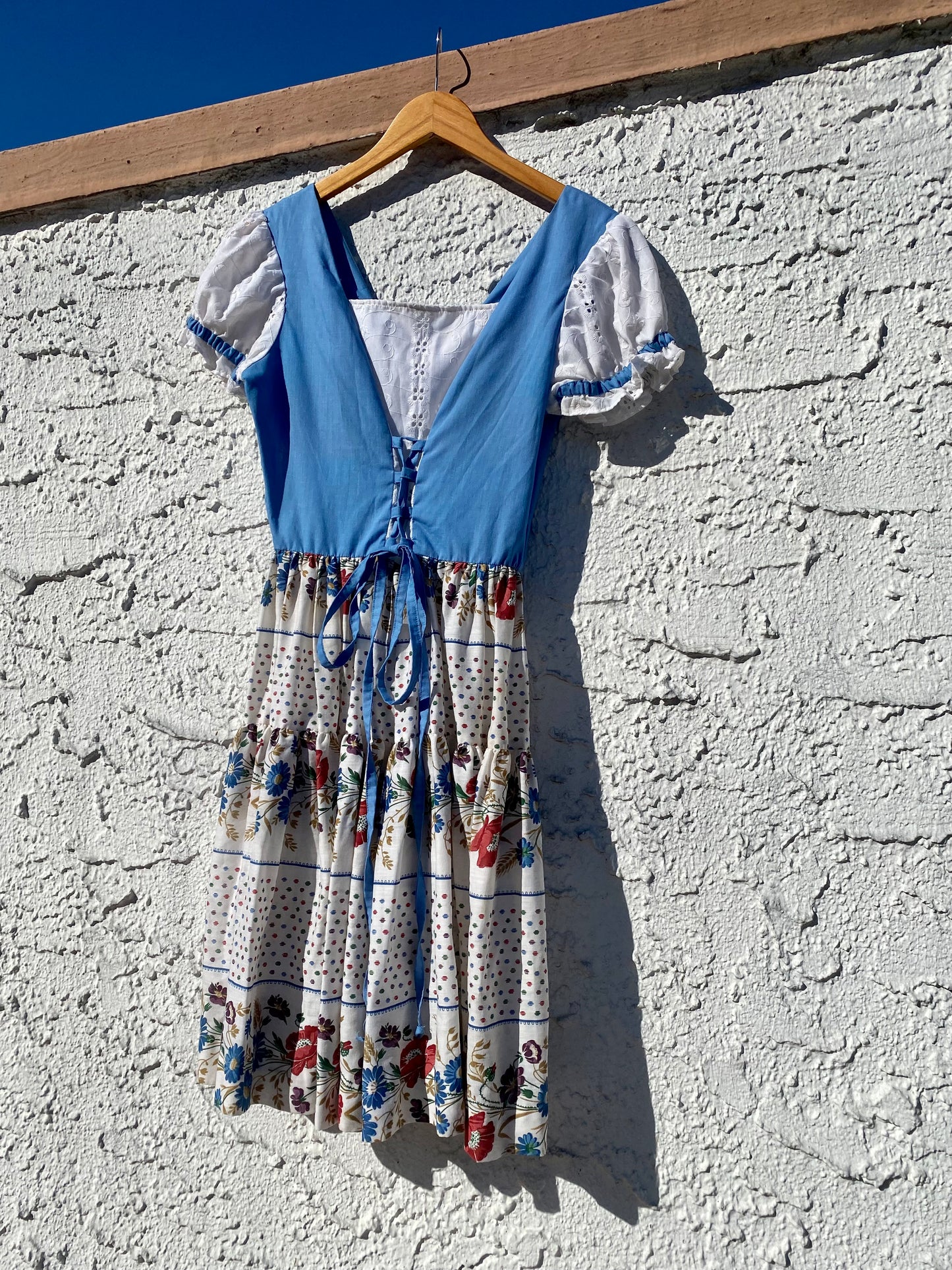 Vintage 1970s Alpine Folk Boho Peasant Lace Up Dress