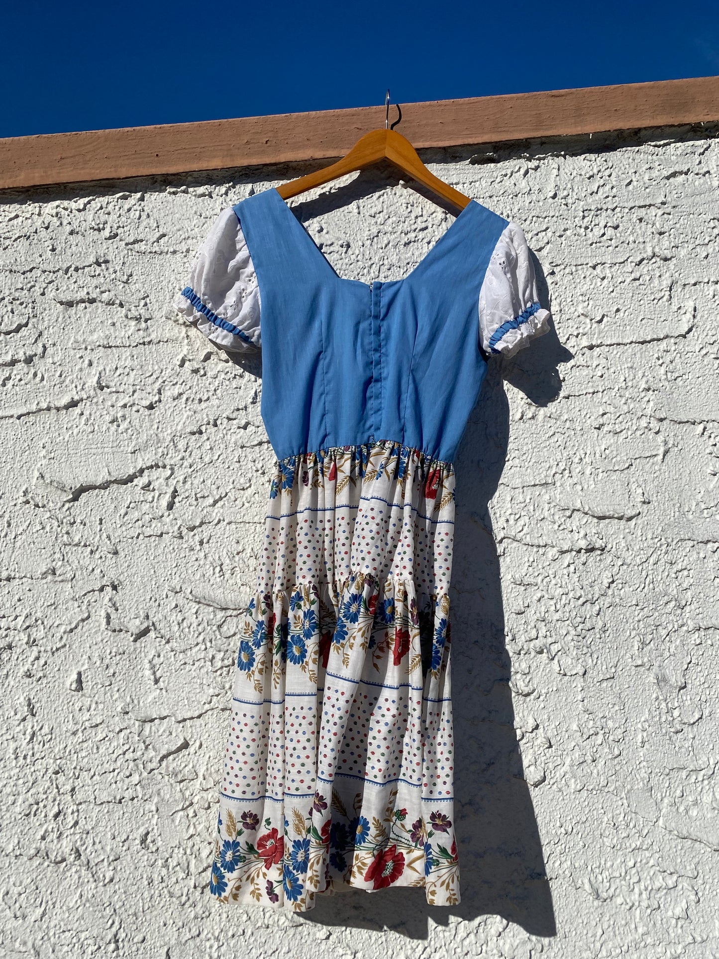 Vintage 1970s Alpine Folk Boho Peasant Lace Up Dress