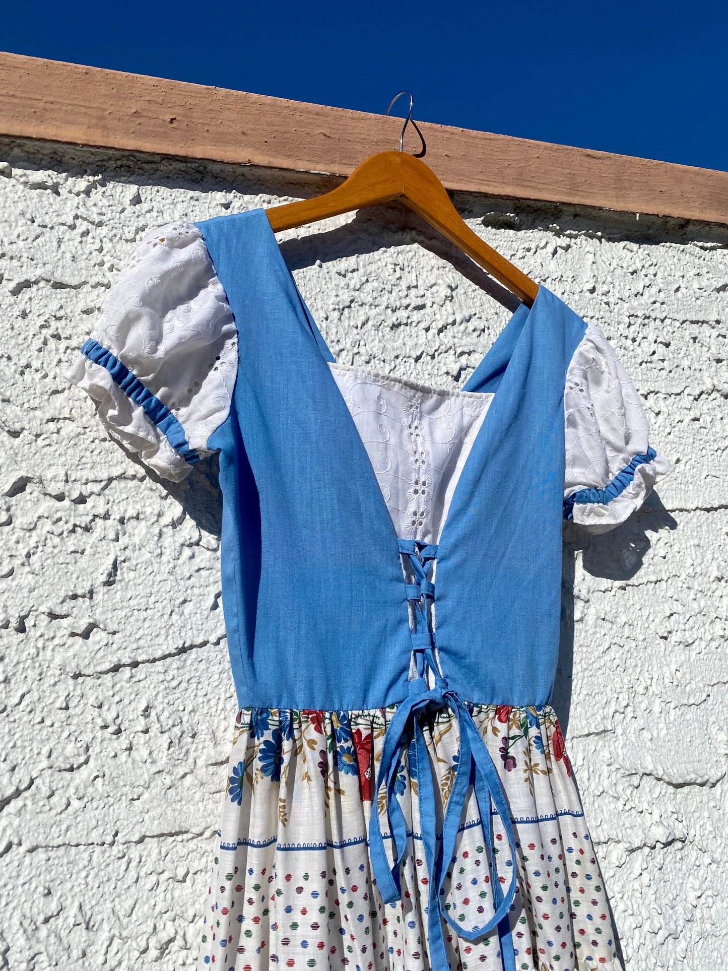 Vintage 1970s Alpine Folk Boho Peasant Lace Up Dress