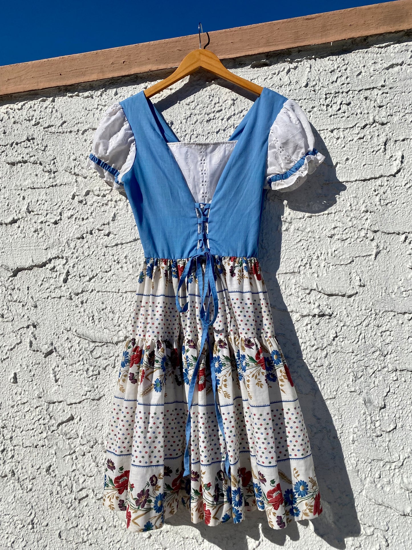 Vintage 1970s Alpine Folk Boho Peasant Lace Up Dress